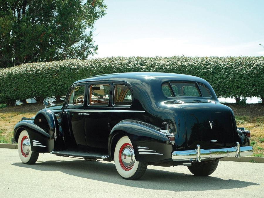  Cadillac Series 90 V16 Sedan by Fleetwood 1938 года  (фото 6 из 6)